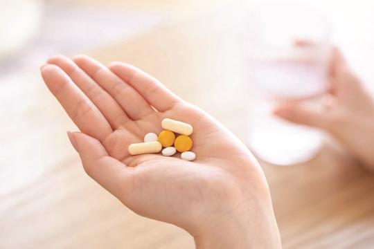 تحذير صحي: الإفراط في المكملات الغذائية قد يسبب مضاعفات خطيرة