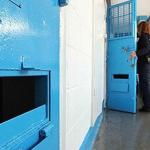 تقرير: استمرار الانتهاكات بحق الأسيرات الفلسطينيات في سجن "الدامون"