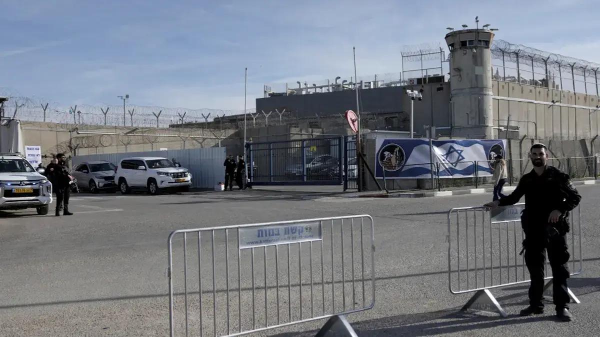 الأسيرتان تعرضتا للشتم والتنكيل وسوء المعاملة منذ لحظة الاعتقال وحتى الزج بهما في سجن الدامون وسط ظروف قاسية وانعدام للطعام والرعاية