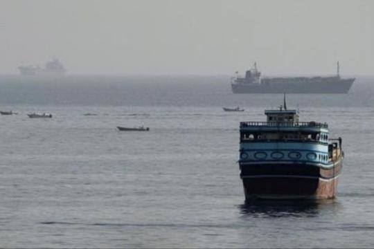 اتفاق مؤقت يلوح في الأفق بين واشنطن وطهران لإعادة فتح مضيق هرمز بوساطة عُمانية