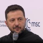 زيلينسكي يعتبر اقتراح ترامب بالتفاوض على أساس خط التماس "حلاً وسطاً جيداً" لكنه يشكك في قبول بوتين