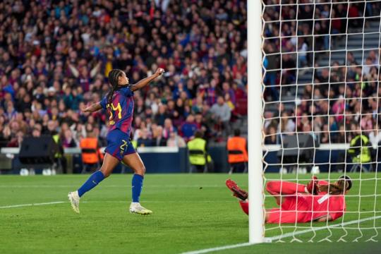 برشلونة يسحق ريال مدريد 6-0 ويبلغ نصف نهائي دوري أبطال أوروبا للسيدات