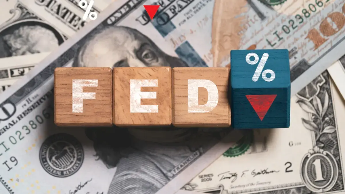 قرار بالإجماع وسط استمرار الضغوط التضخمية وارتفاع أسعار الطاقة.. والدولار يقفز بينما تتراجع مؤشرات وول ستريت