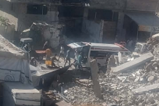 إصابات إثر قصف إسرائيلي بمسيّرة استهدف مدخل المخيم الجديد في النصيرات وسط قطاع غزة