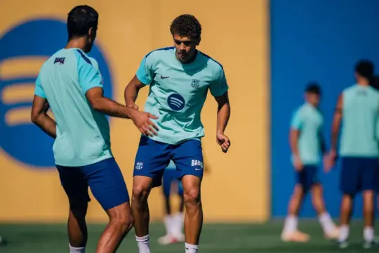 برشلونة يجدد عقد مهاجمه المصري حمزة عبد الكريم حتى 2030