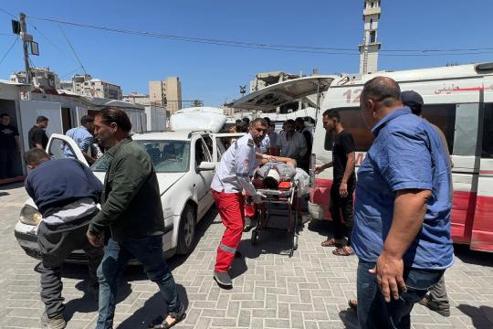 3 شهداء ومصابون جرّاء استهداف طائرات الاحتلال سيارة في مدينة غزة