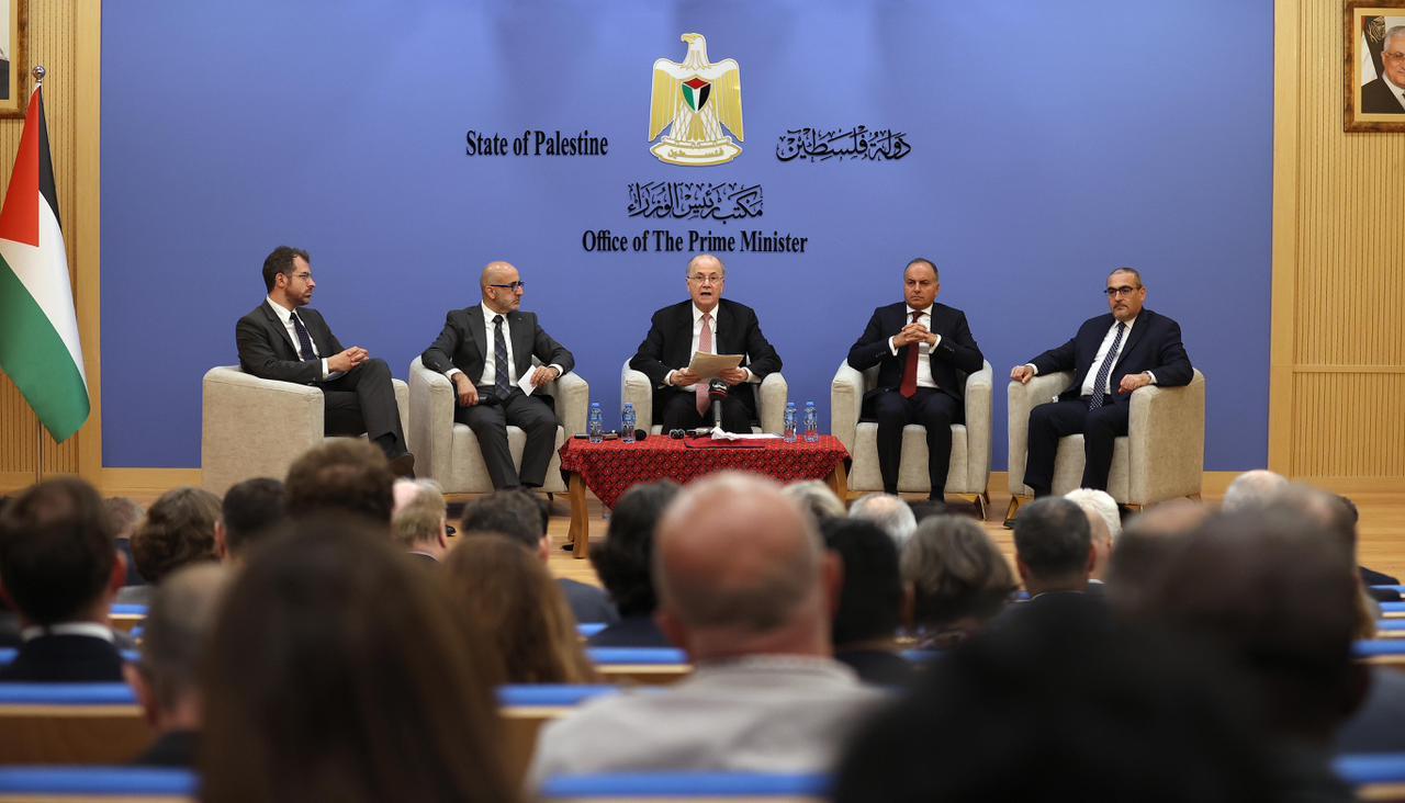 مصطفى يؤكد أن غزة جزء من الدولة الفلسطينية ويكشف عن خطة تعافي وخمس سنوات لإعادة الإعمار بتكلفة 67 مليار دولار