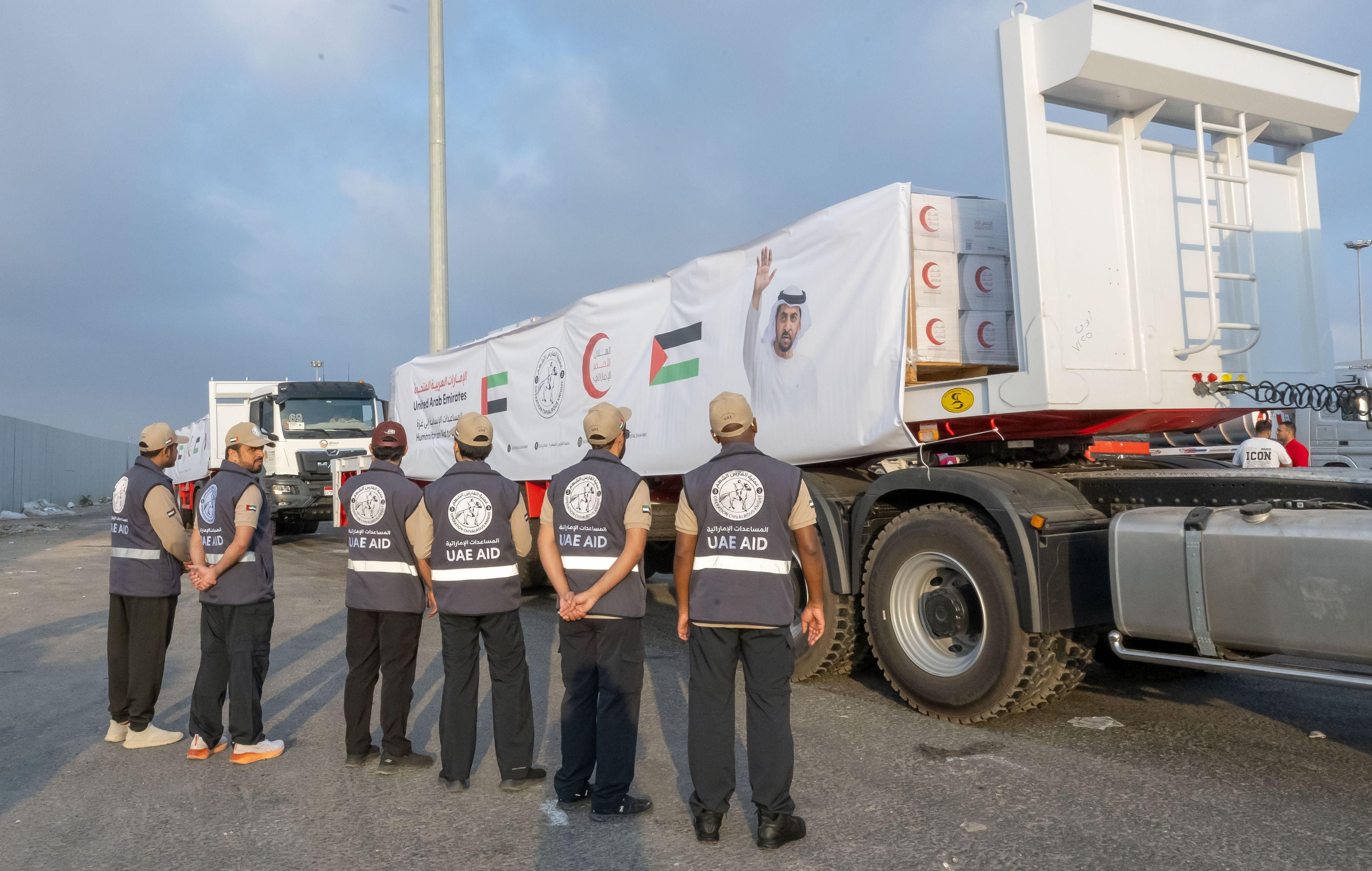 القوافل حملت 792 طنًا من المواد الغذائية ومستلزمات الإيواء ضمن الجهود الإنسانية الإماراتية المستمرة لدعم سكان القطاع.