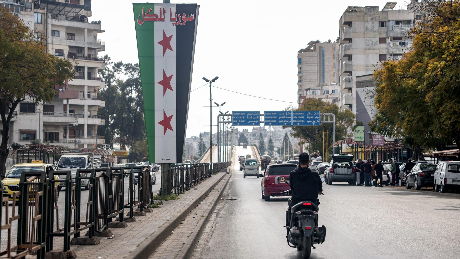 دمشق تعتبر القرار "خطوة تاريخية" نحو التعافي الاقتصادي وبداية عهد جديد من البناء والإصلاح