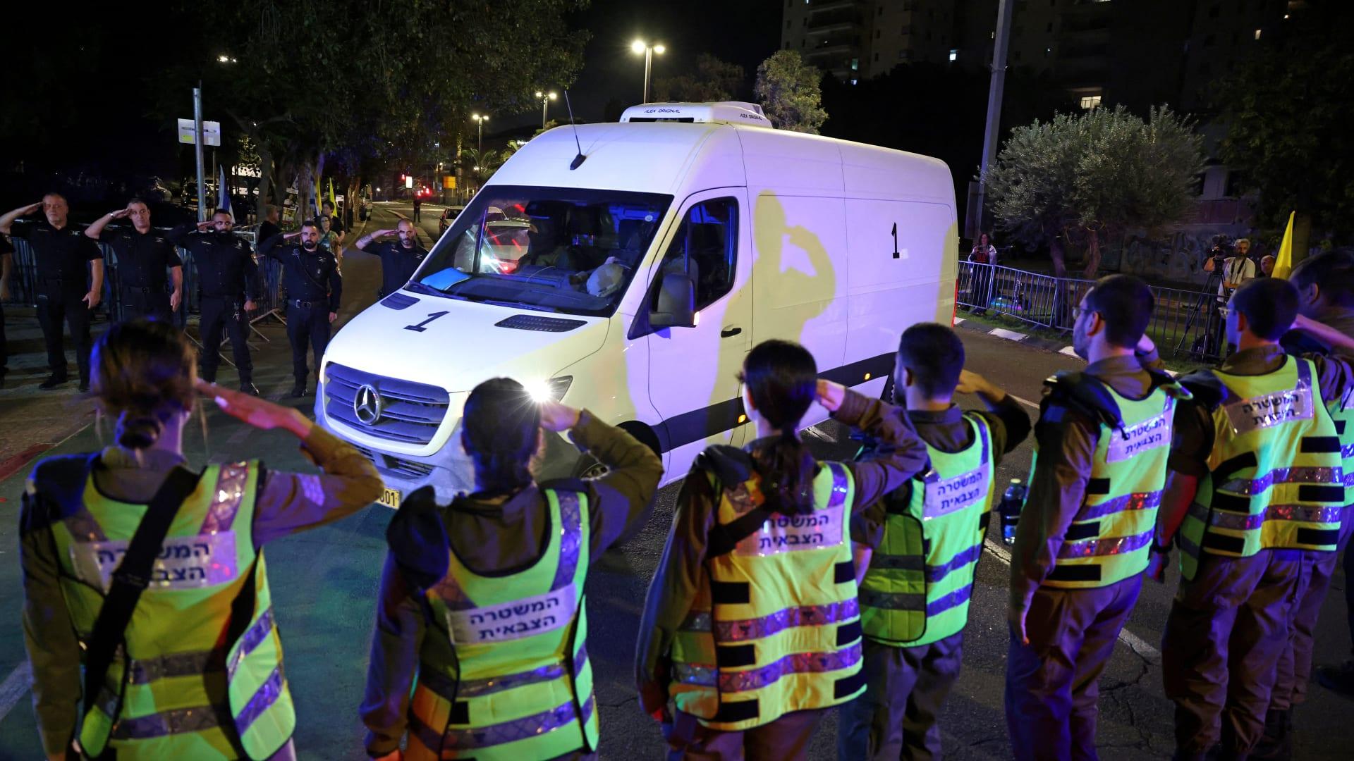 مكتب نتنياهو يعلن التعرف على جثامين ثلاثة محتجزين تمت إعادتها إلى إسرائيل