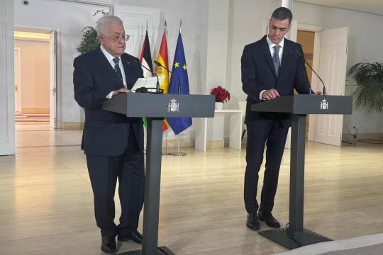 عباس يلتقي رئيس وزراء إسبانيا ويشيد بدعم مدريد لفلسطين