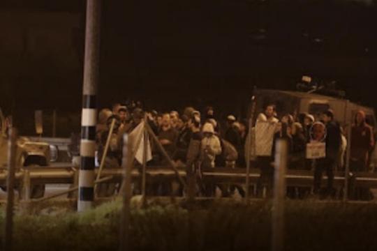 مستوطنون يهاجمون قرية الخان الأحمر