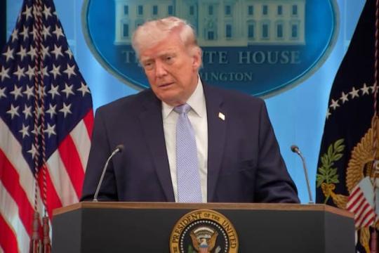 ترامب يحدد الثلاثاء موعداً نهائياً لإيران ويؤكد استمرار الضغط العسكري