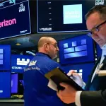 الأسهم الأميركية تتعرض لضغوط هبوطية مع تصاعد المخاطر الجيوسياسية وارتفاع أسعار النفط