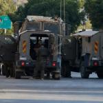 إصابات واعتقالات وإغلاقات واسعة خلال اقتحامات واعتداءات للاحتلال في الضفة الغربية