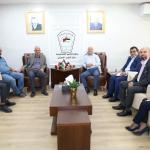 وفد من مخيم عايدة يطلع رئيس دائرة شؤون اللاجئين على أوضاع المخيم