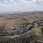 تقرير: حكومة الاحتلال تخفض ميزانيات الوزارات لصالح تضخيم تمويل المستوطنات في الضفة الغربية