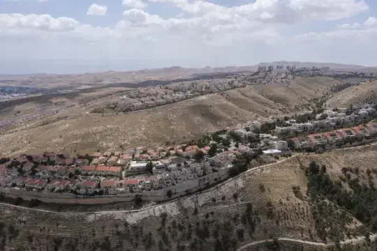 تقرير: حكومة الاحتلال تخفض ميزانيات الوزارات لصالح تضخيم تمويل المستوطنات في الضفة الغربية