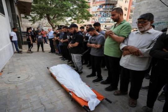 استشهاد فلسطيني متأثرًا بإصابته في قصف إسرائيلي غرب خان يونس