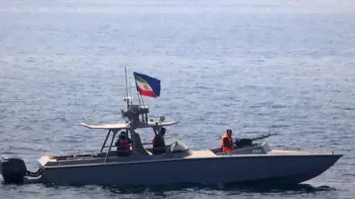 هجوم على ميناء بندر أنزلي يدمّر سفناً ومنشآت بحرية ويُوصف بـ"فتح جبهة عمليات جديدة"