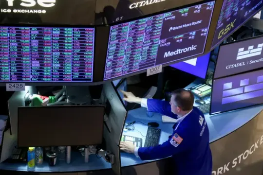 وول ستريت ترتفع وسط ترقب لخطوة ترمب المقبلة تجاه إيران