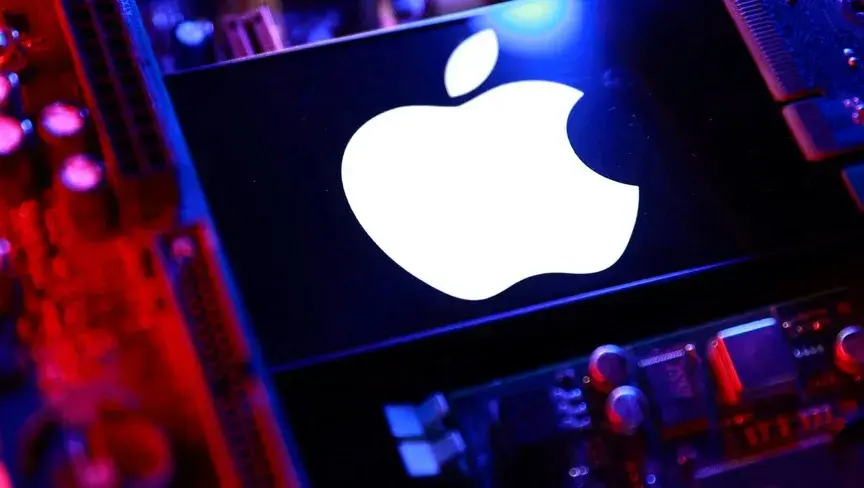 اتفاق بقيمة مليار دولار سنوياً يتيح لأبل استخدام نموذج Gemini من جوجل لتحديث قدرات Siri وإطلاق نسخة متقدمة في 2026