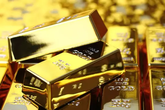الذهب يستقر قرب 4270 دولارًا بعد رفع الفيدرالي الفائدة