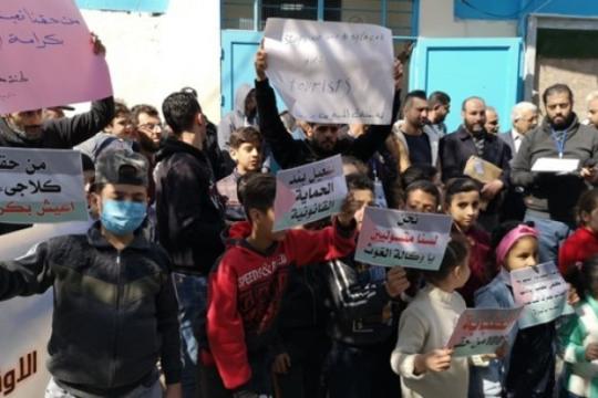 مطالب عاجلة لـ”أونروا” لحماية فلسطينيي سوريا من الترحيل القسري في لبنان