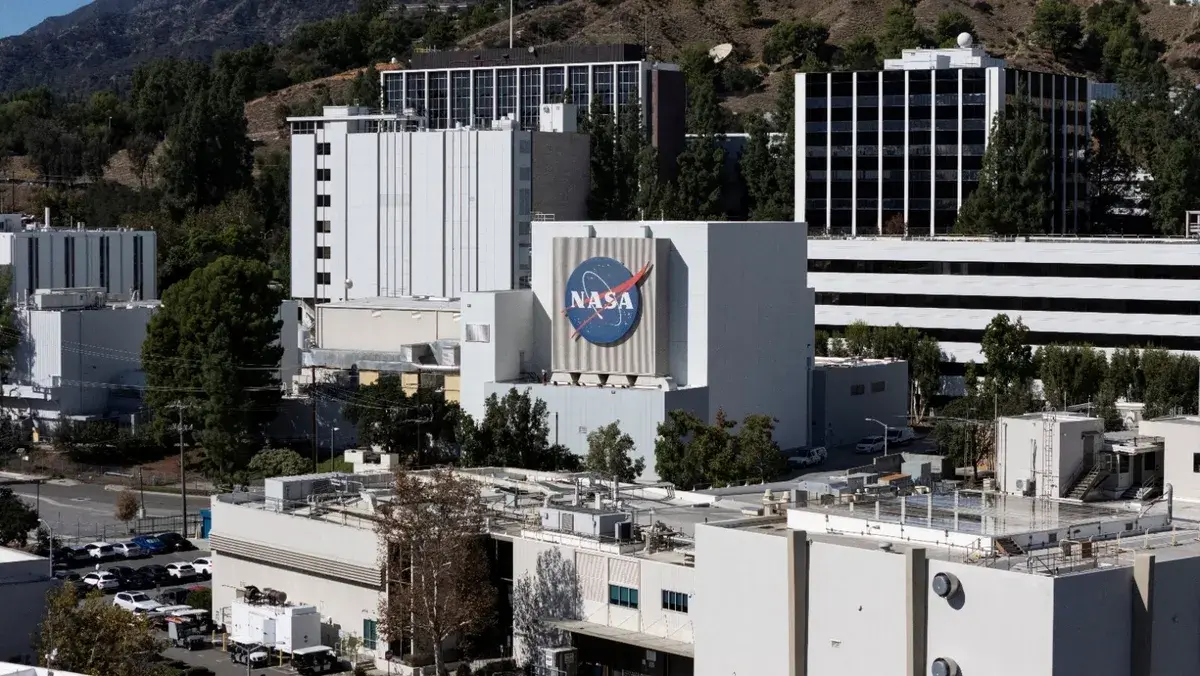 اختبار التحام مركبة فضائية في مدار الأرض قبل الهبوط المأهول وسط سباق فضائي متصاعد مع الصين