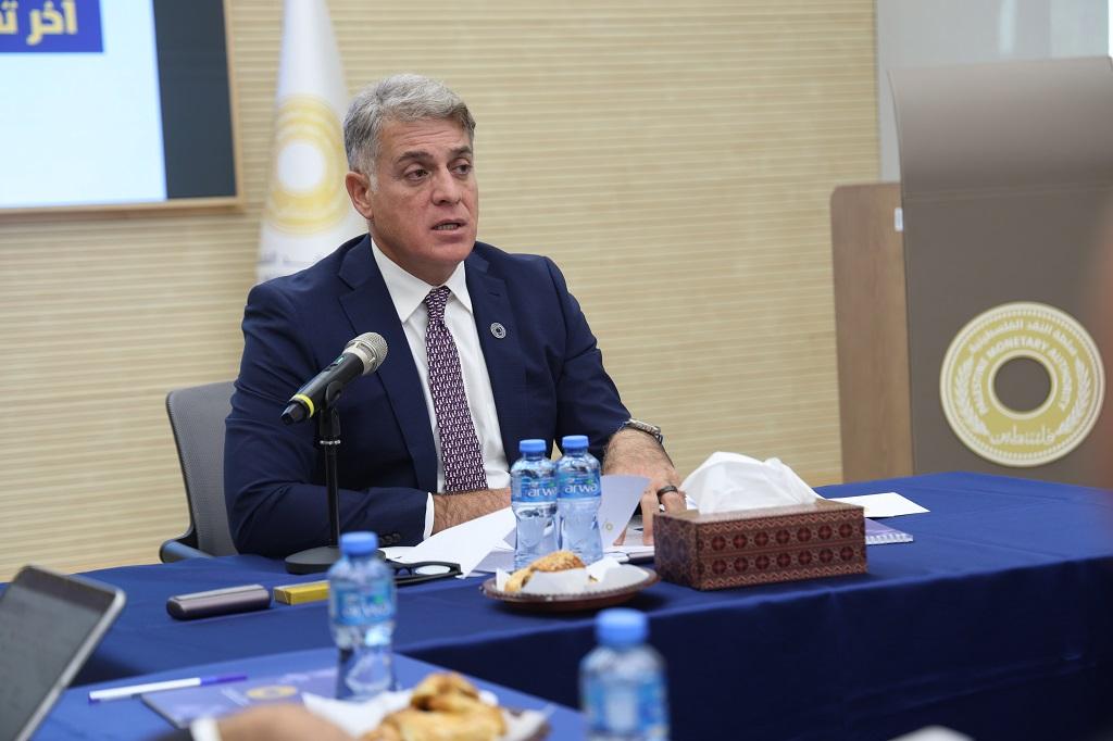 القانون يحدد سقف التعاملات النقدية بعشرين ألف شيقل ويهدف لتقليل المخاطر وتحسين الكفاءة المالية وسط أزمة "تكدس الشيقل"