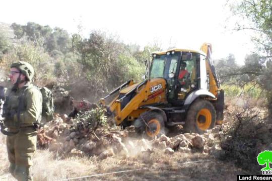 الاحتلال يشرع بتوسعة بؤرة استيطانية جديدة على أراضي المواطنين جنوب الخليل