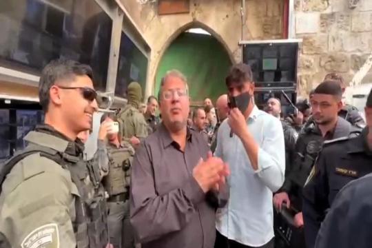 بن غفير يقتحم محيط الأقصى في أول جمعة من رمضان وسط قيود مشددة على المصلين