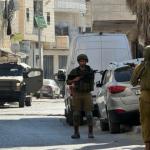 اعتقال مواطن ونجله في برقين واقتحامات إسرائيلية واسعة بعدة بلدات في محافظة جنين