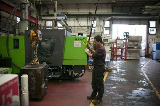 الإحصاء: انخفاض الرقم القياسي لكميات الإنتاج الصناعي في فلسطين خلال شهر آذار