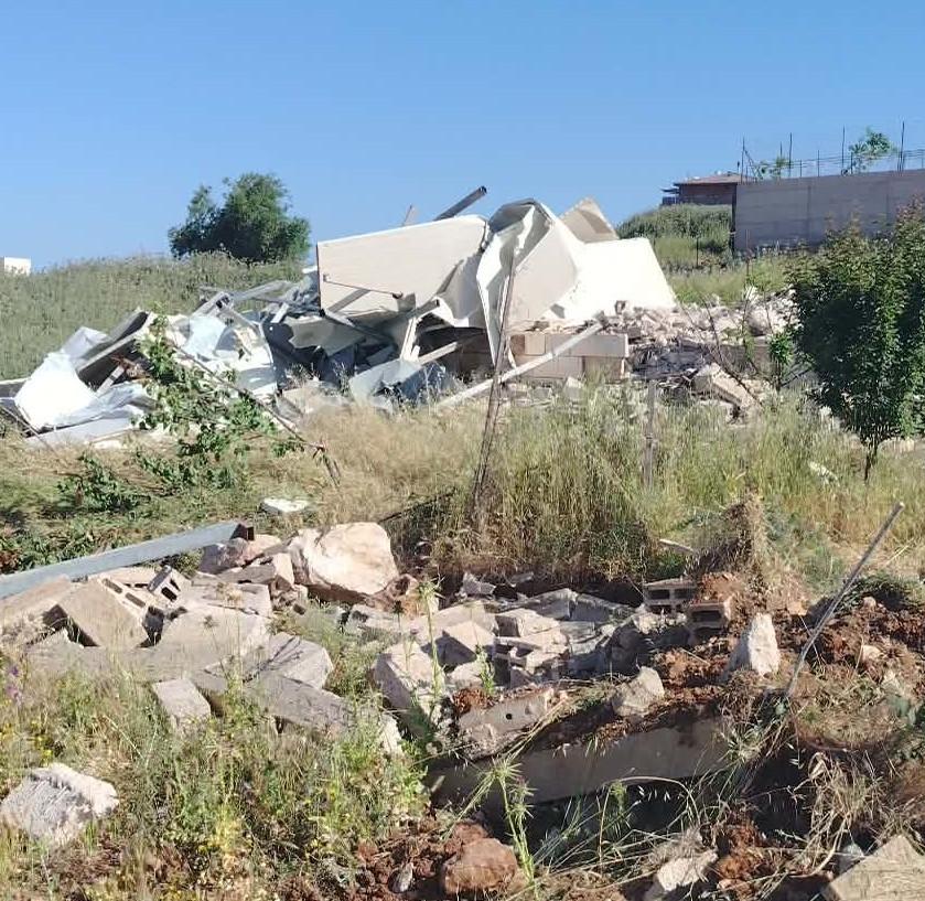 جرافات الاحتلال تقتحم ضاحية الزراعة في مخيم الجلزون وتنفذ عمليات هدم بحجة البناء دون ترخيص