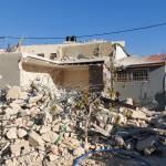 الاحتلال يجبر عائلة فلسطينية على هدم منزلها ذاتيًا في مخيم شعفاط بالقدس