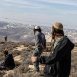 إصابة طفل وحالات اختناق في هجوم للمستوطنين على مسافر يطا جنوب الخليل