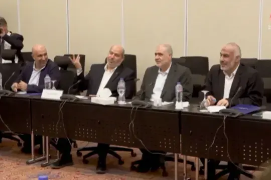 بقيادة مشعل والحية.. رئيسا مخابرات مصر وتركيا يلتقيان وفد حركة حماس