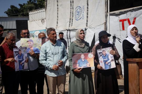 صحفيو غزة يحيون الذكرى السنوية الأولى لاستشهاد 6 من زملائهم في "الجزيرة"