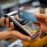 فلسطين تُقر قانون خفض استخدام النقد بسقف 30 ألف شيكل للمعاملة الواحدة