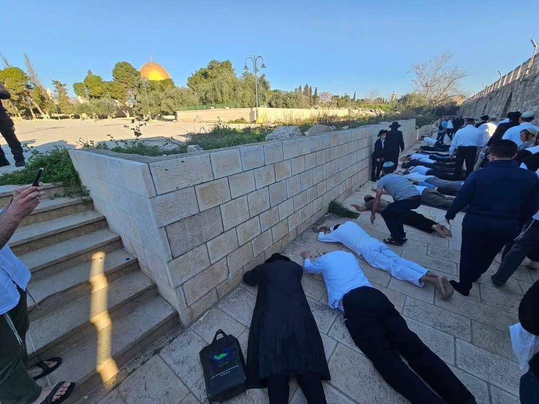 أداء طقوس تلمودية وفرض قيود على دخول الفلسطينيين خلال عيد الأنوار