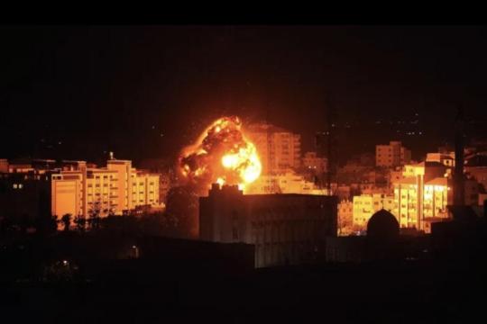 انفجار جسم مشبوه في منزل غرب غزة يسفر عن استشهاد مواطنين بينهم طفل وإصابات خطيرة