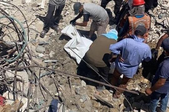 الدفاع المدني في غزة ينتشل 112 شهيدًا من تحت أنقاض منازل عائلة الحساينة ويؤكد وجود 157 مفقودًا