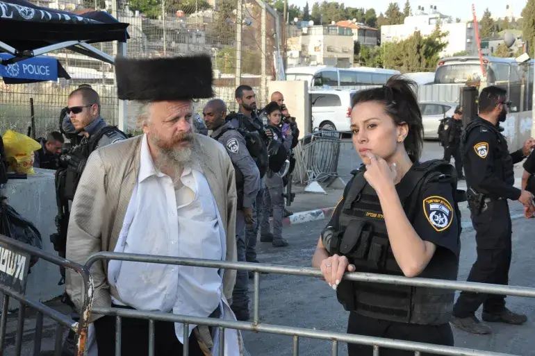 نتنياهو يجتمع برؤساء أحزاب الائتلاف لمحاولة احتواء الأزمة قبل لقاء ترامب