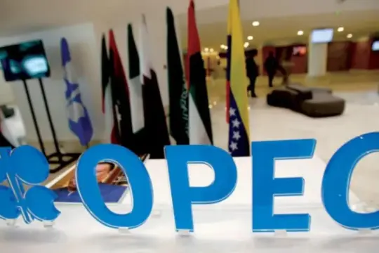 أوبك بلس تبقي أهداف إنتاج النفط دون تغيير في نوفمبر