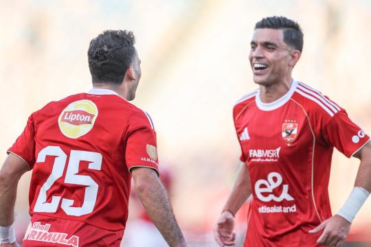 الأهلي يهزم الاتحاد السكندري بثنائية ويعتلي صدارة الدوري المصري