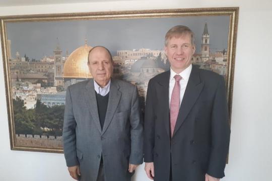 الحسيني يبحث مع القنصل البريطاني تطورات الأوضاع في القدس