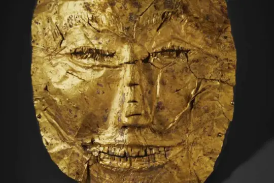 قناع ذهبي عمره أكثر من ألفي عام يكشف طقوسًا غامضة لدفن الموتى في جاوة
