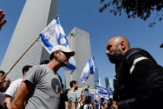 استطلاع إسرائيلي: نصف الإسرائيليين يرون تراجع الردع تجاه إيران وانعدام الثقة بترامب