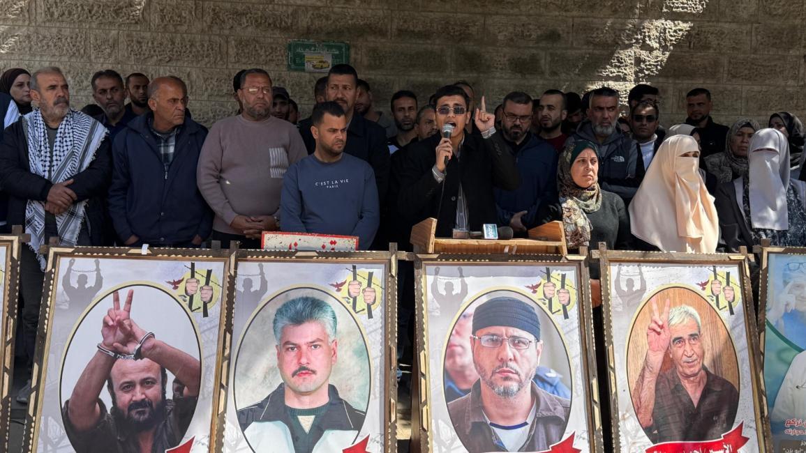 أهالي الأسرى وأسرى محررون ومؤسسات فلسطينية يطالبون المجتمع الدولي بالتدخل لحماية الأسرى